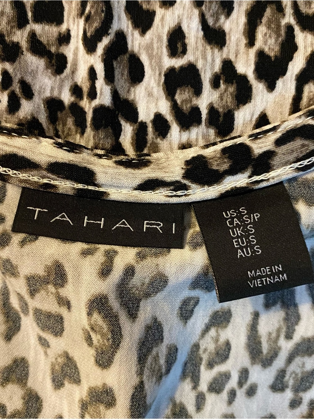 Tahari Leopard Print Wrap-Style Long Sleeve Top - Black & White, Women's Small - Picture 3 of 3